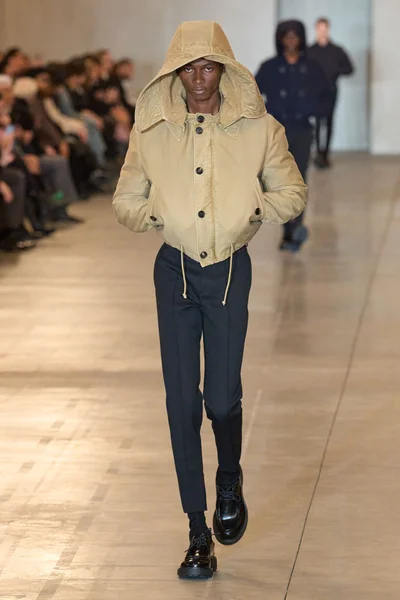 Look 25